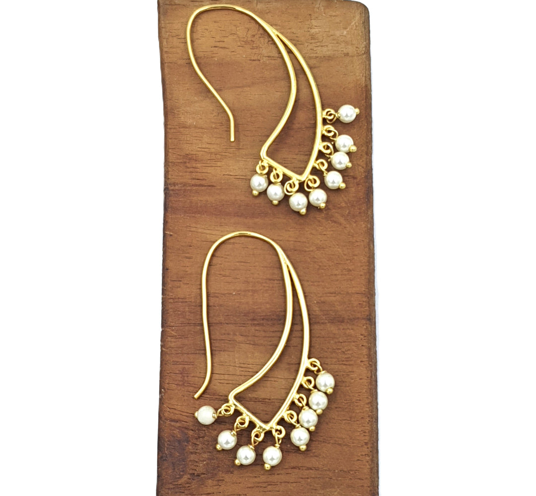Swan-shaped earrings with pearl drops in gold-plated 92.5 sterling silver, featuring a playful and elegant design.
