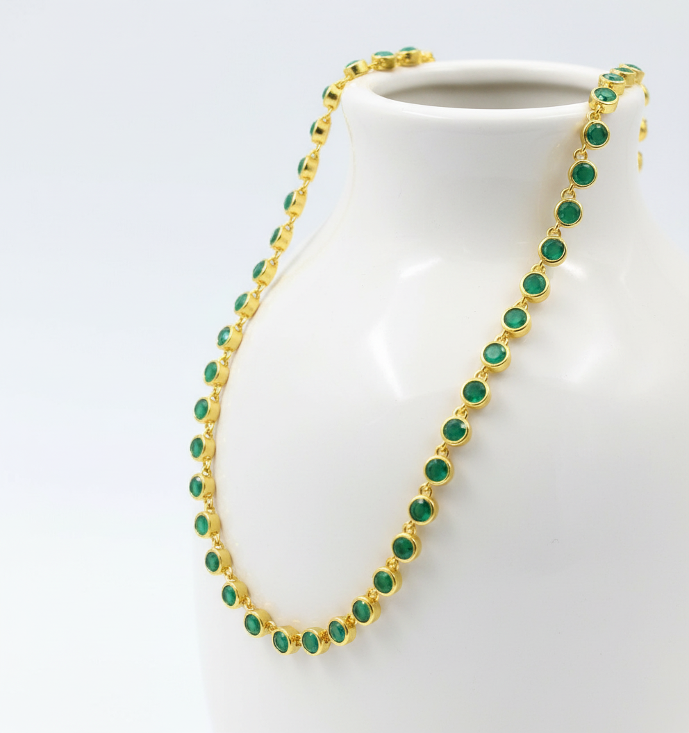 Green onyx gemstone necklace in gold-plated 92.5 sterling silver, inspired by the freshness of lush greenery.