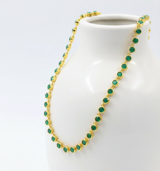 Green onyx gemstone necklace in gold-plated 92.5 sterling silver, inspired by the freshness of lush greenery.