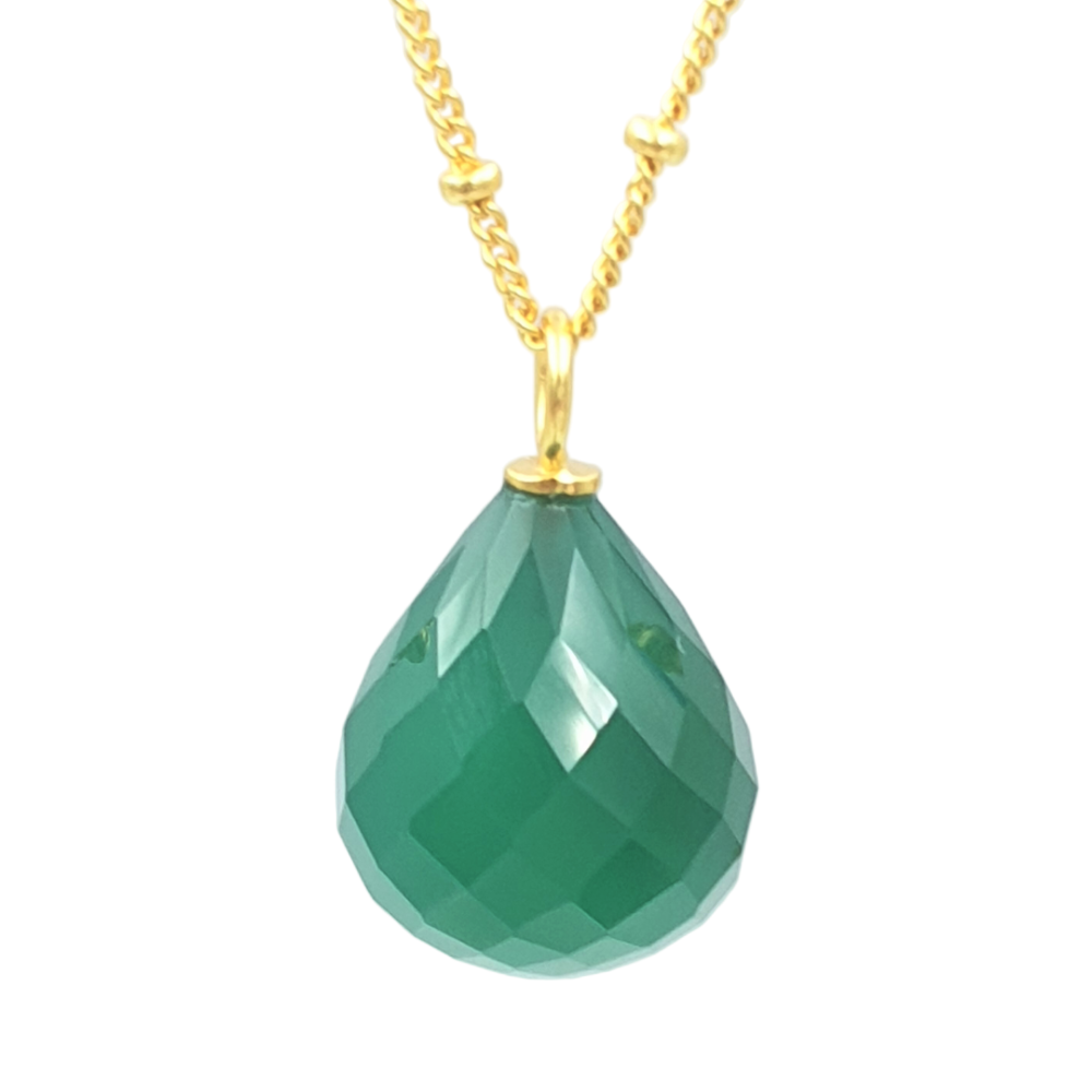 Close-up of green onyx stone chain in gold-plated 92.5 sterling silver, highlighting the textured finish and rich green hue.