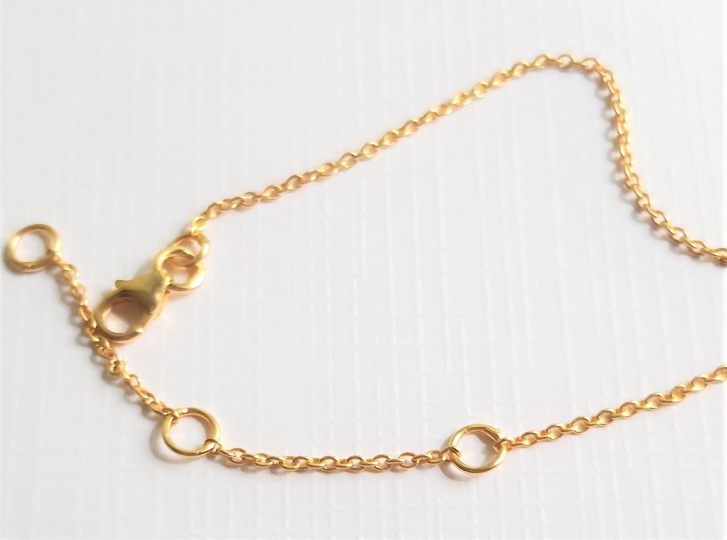 
Clasp view of the gold-plated 92.5 sterling silver necklace, showing the chain extender and finishing details.