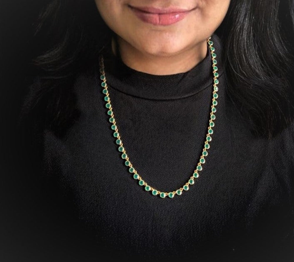 Green onyx necklace in gold-plated 92.5 sterling silver worn by a woman, showing its fresh, nature-inspired elegance when styled.